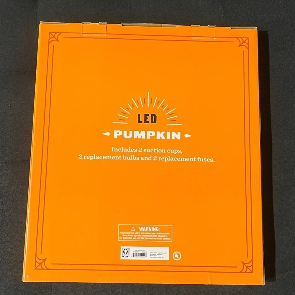 Hyde & EEK! LED Pumpkin Light window decoration- Orange